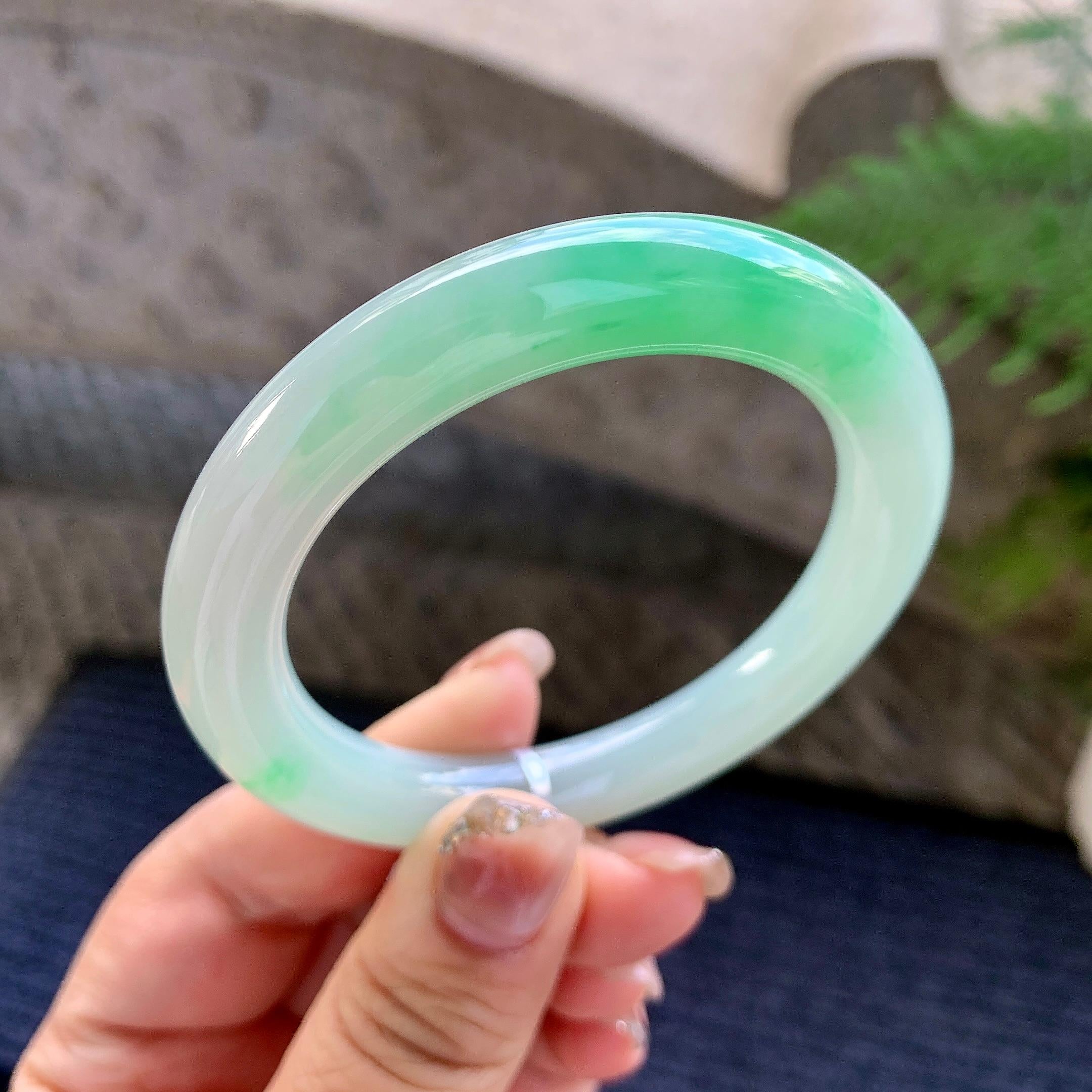 细糯种飘绿圆条手镯（53mm）（yc290108）