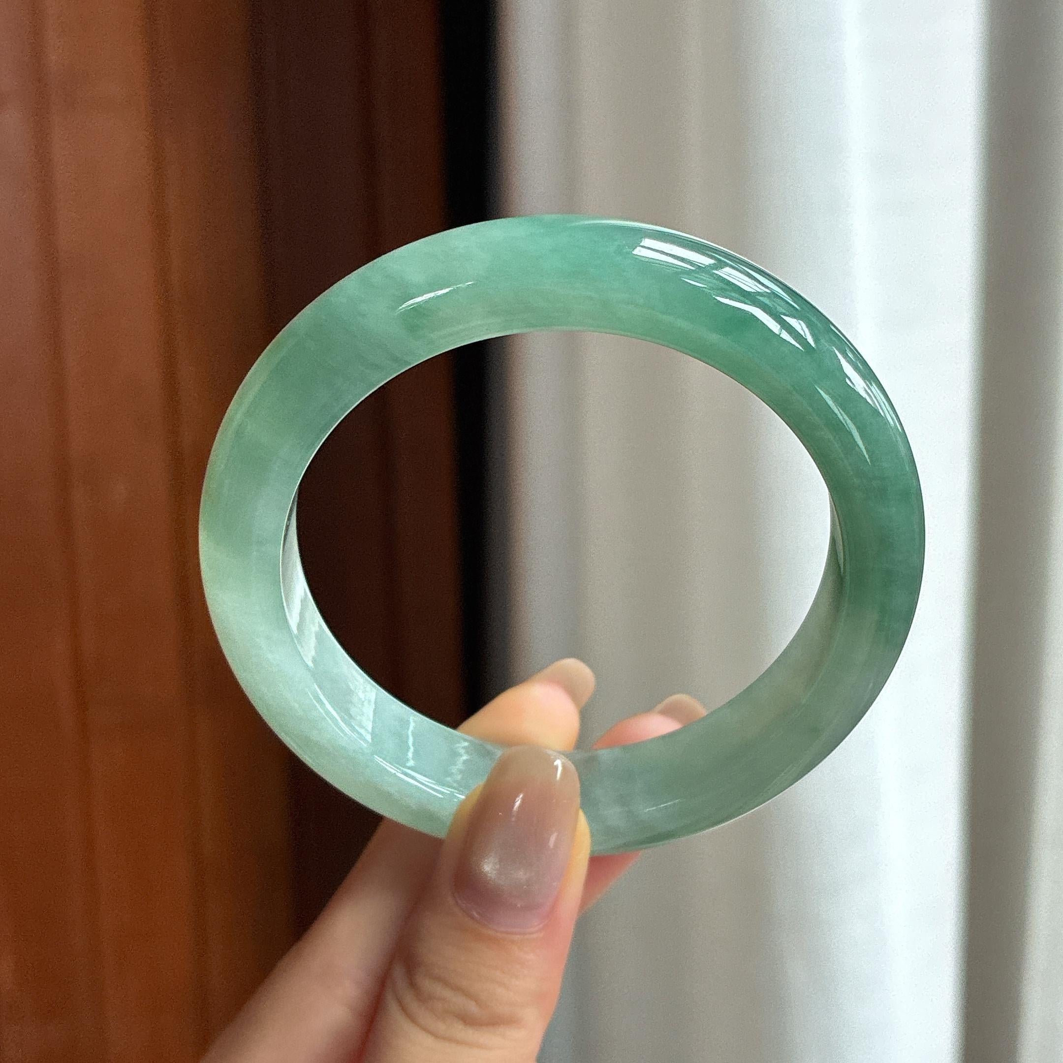 Vòng tay bình an chính khuyên miệng rộng, loại hạt mịn bán sơn bán thủy, size 58, Ngọc phỉ thúy tự nhiên loại A Myanmar (yc450833)