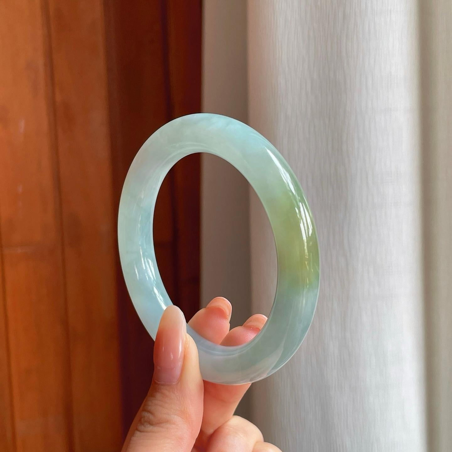 冰种飘黄翡翠圆条手镯（55mm)（yc360254）