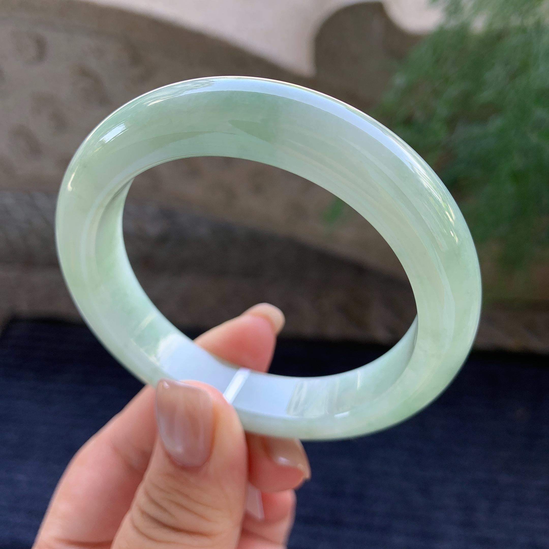细糯种飘绿花正圈平安镯  55.3圈口 天然缅甸A货翡翠（yc400175）