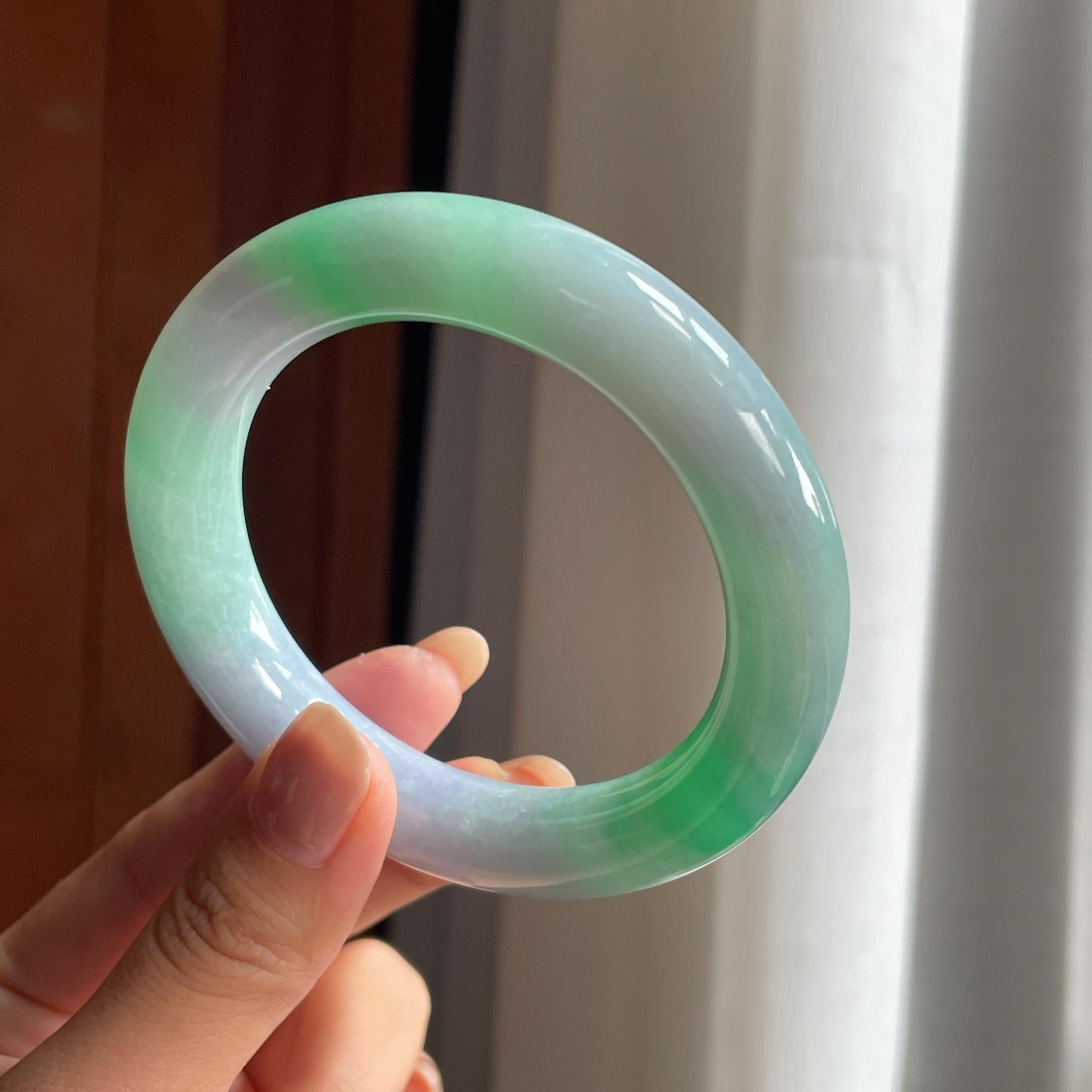 糯冰春底带色翡翠圆条手镯(57.2mm)（yc423141）