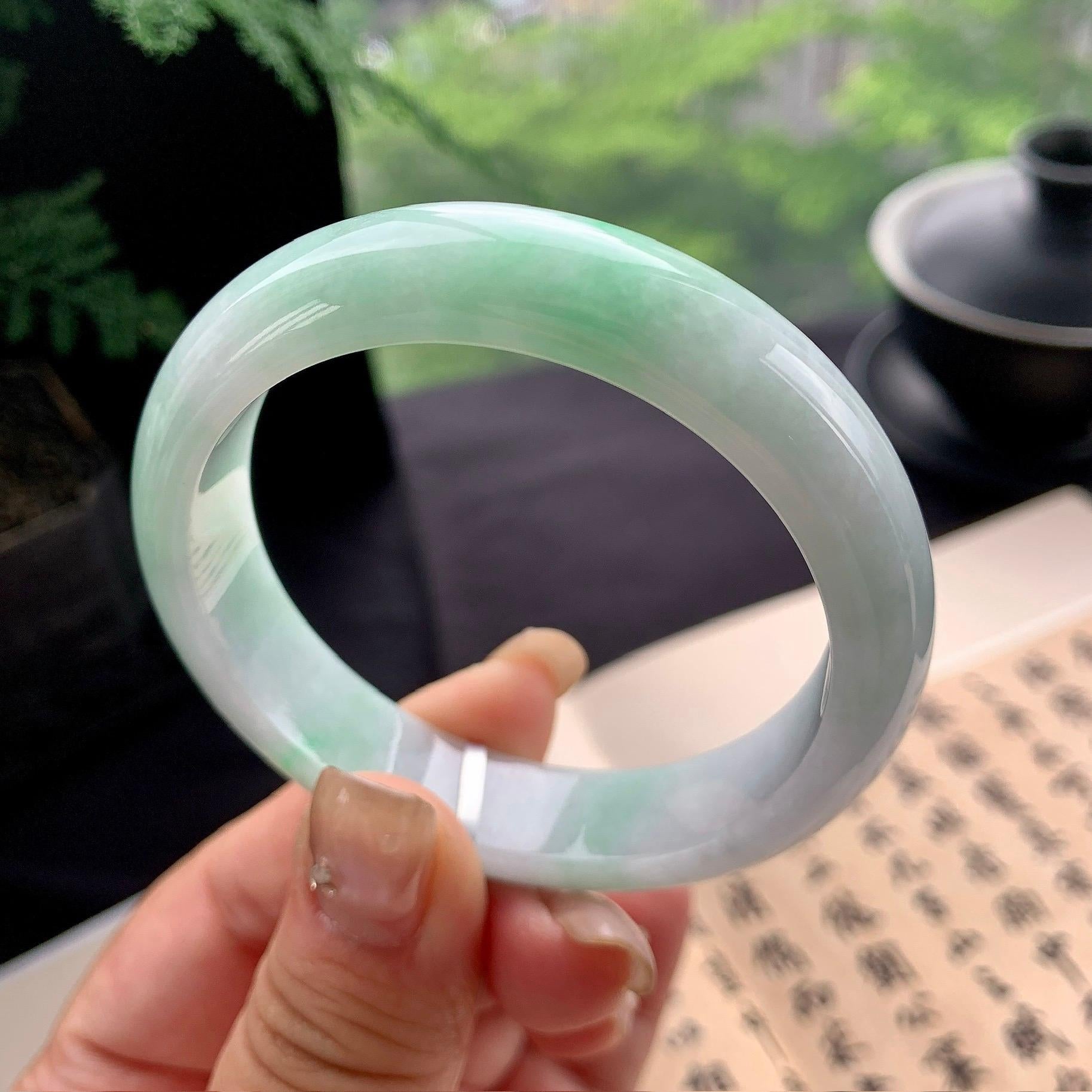 细糯种淡晴底飘绿正圈平安镯 54圈口 天然缅甸A货翡翠（yc473063）