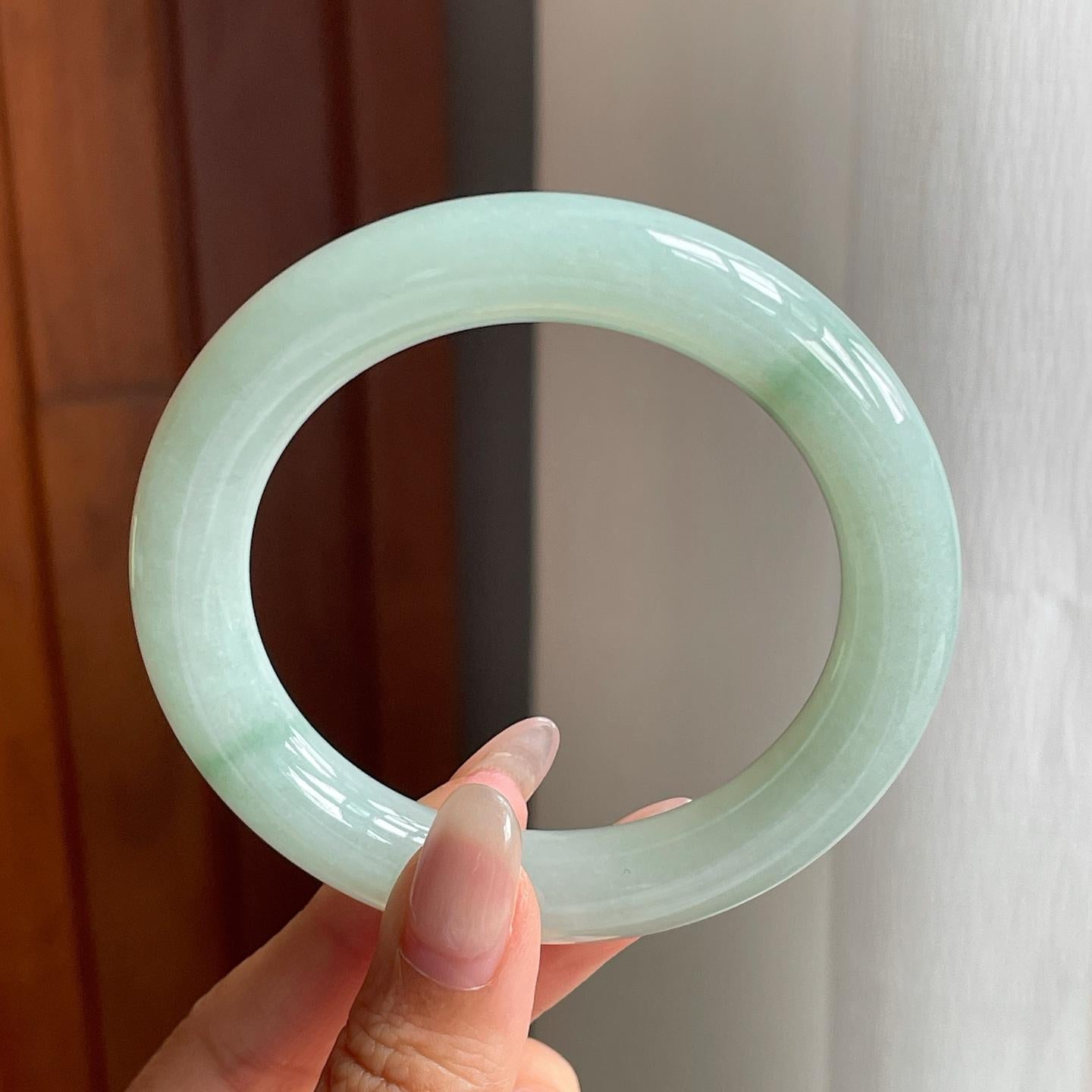 糯冰种晴底飘花翡翠圆条手镯（56mm）（yc199650）