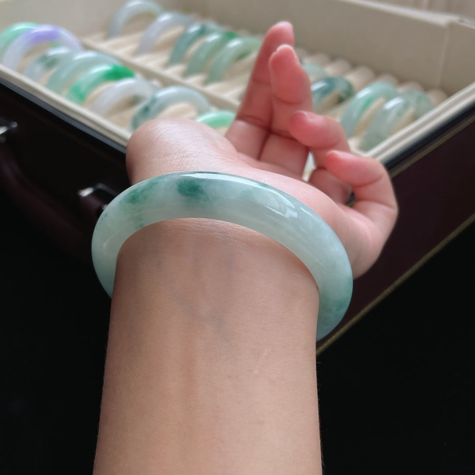 糯种飘蓝花正圈翡翠手镯(56mm)（yc016633）