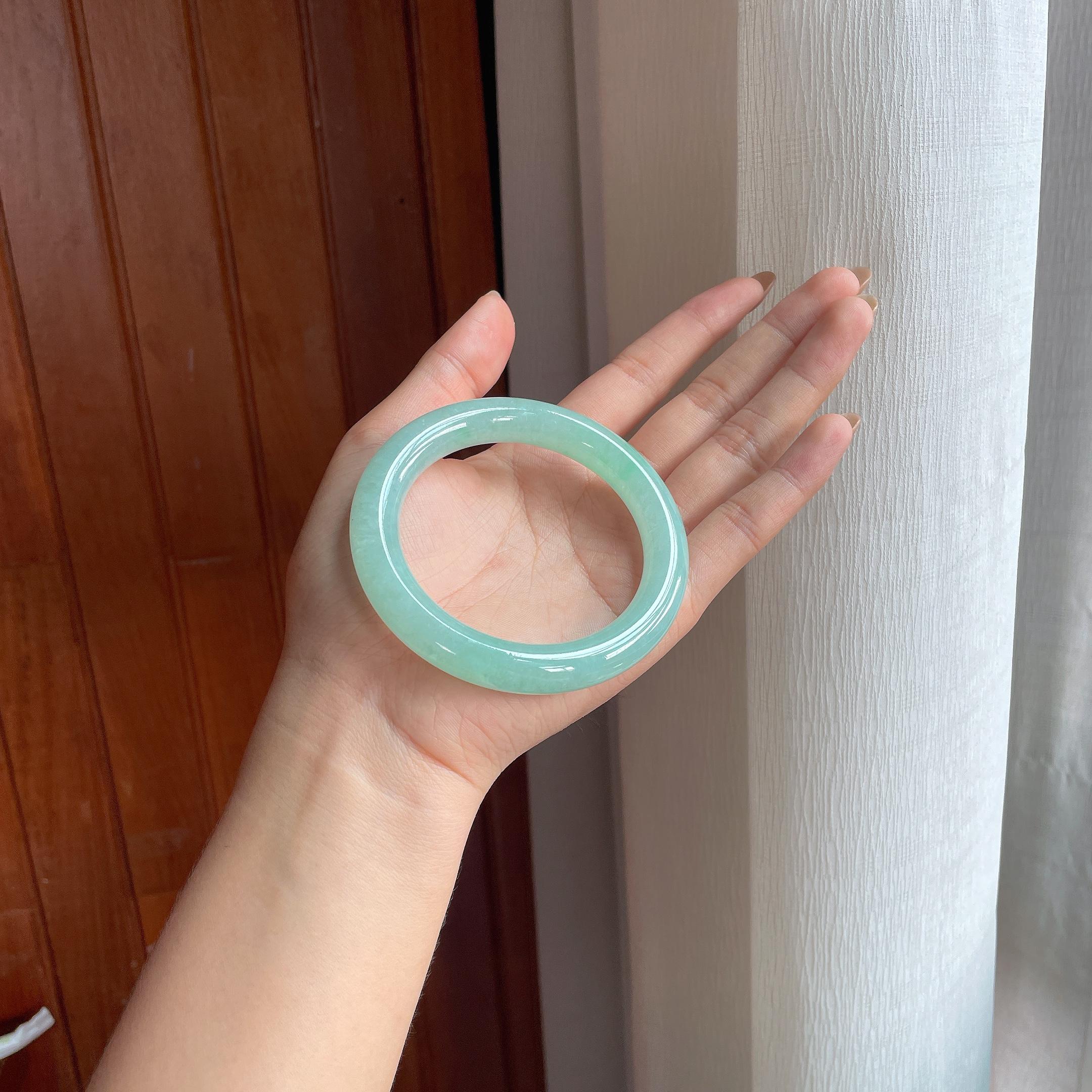 冰种晴绿底翡翠圆条手镯(58mm)（yc422915）