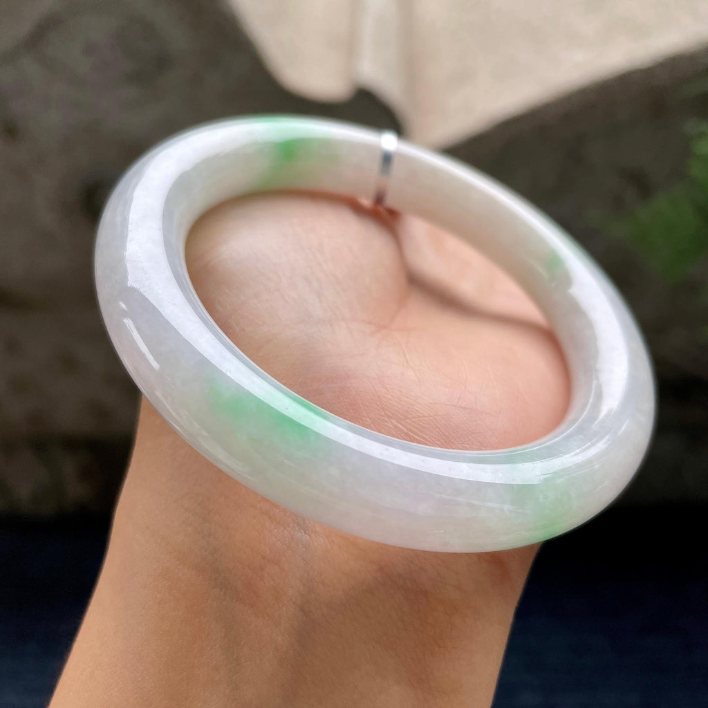 大圈口   细糯种飘绿花圆条手镯58.2圈   天然缅甸A货翡翠（yc358879）