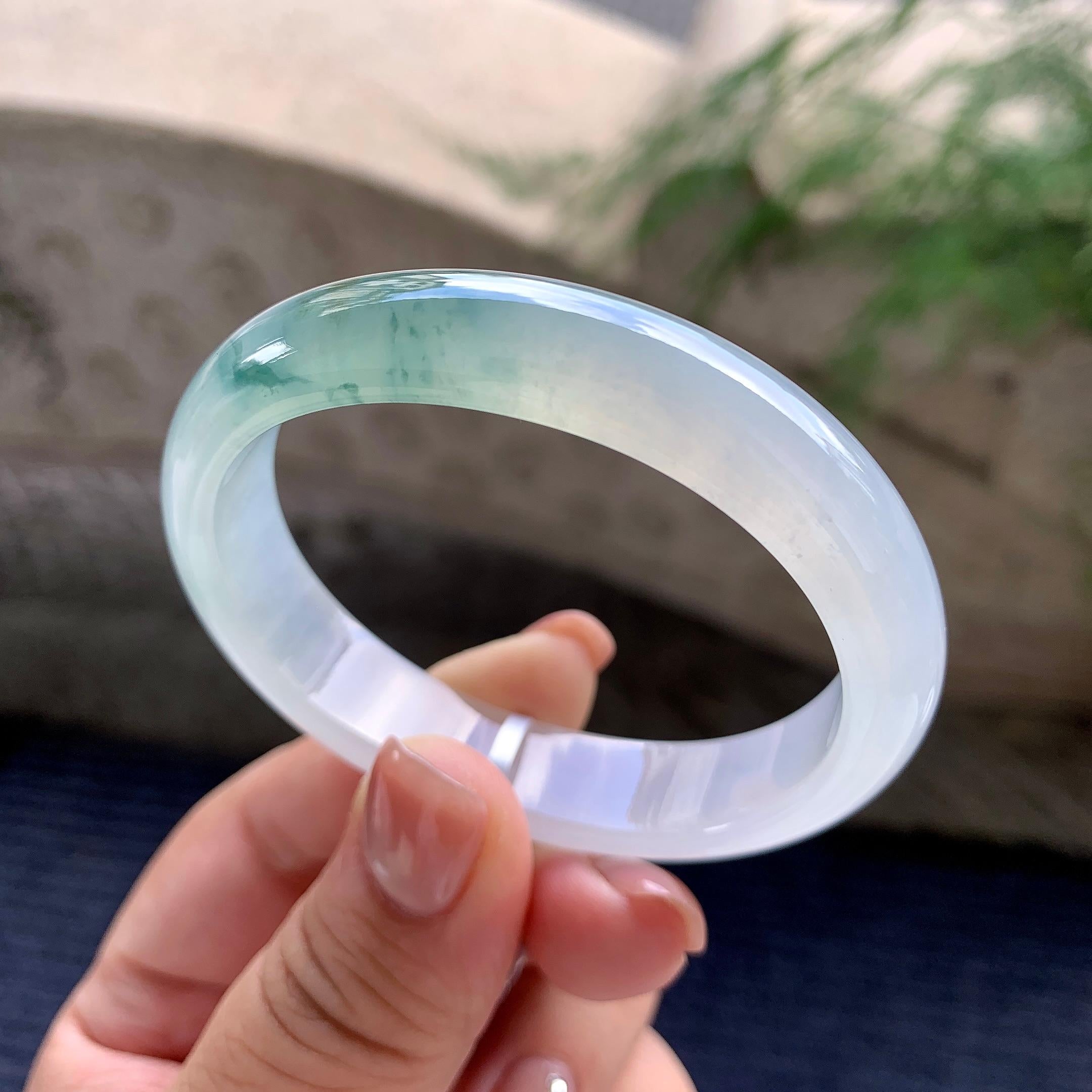 糯冰种飘蓝花贵妃手镯 53.8圈口 天然缅甸A货翡翠（yc483943）