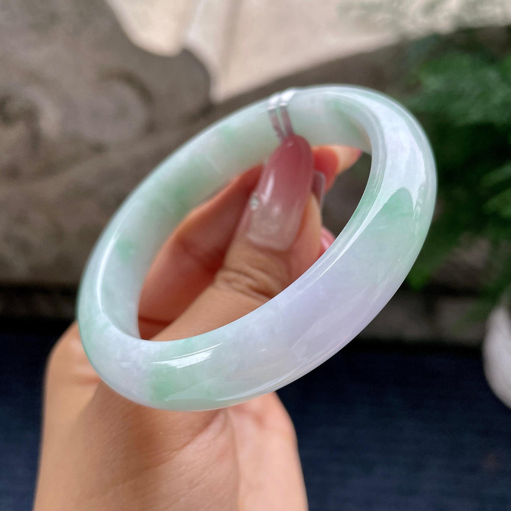 细糯种淡春带彩正圈手镯56圈   天然缅甸A货翡翠（yc441133）