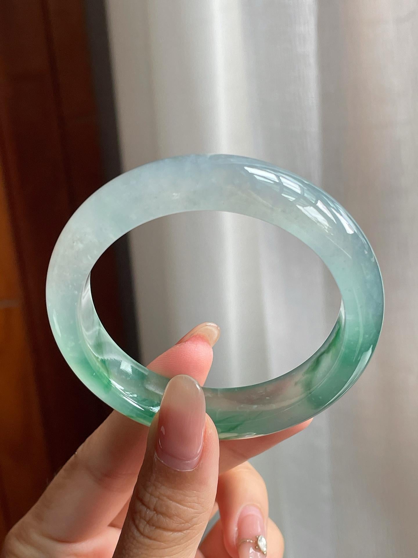 冰玻种飘绿花翡翠平安镯（53mm）（yc196022）