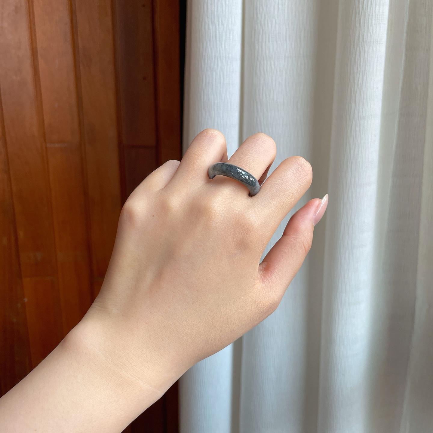 糯冰乌鸡翡翠戒圈（yc374803）