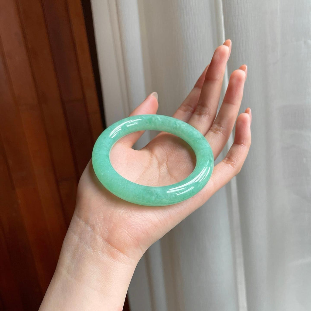 糯冰果绿翡翠圆条手镯（56mm)（yc342965）