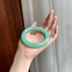 糯冰果绿翡翠圆条手镯（56mm)（yc342965）