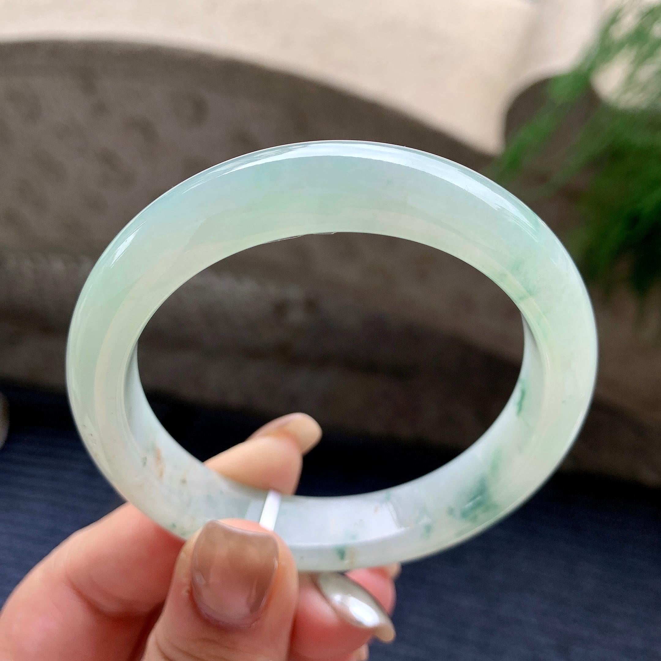 细糯种飘花正圈手镯56圈      天然缅甸A货翡翠（yc433655）