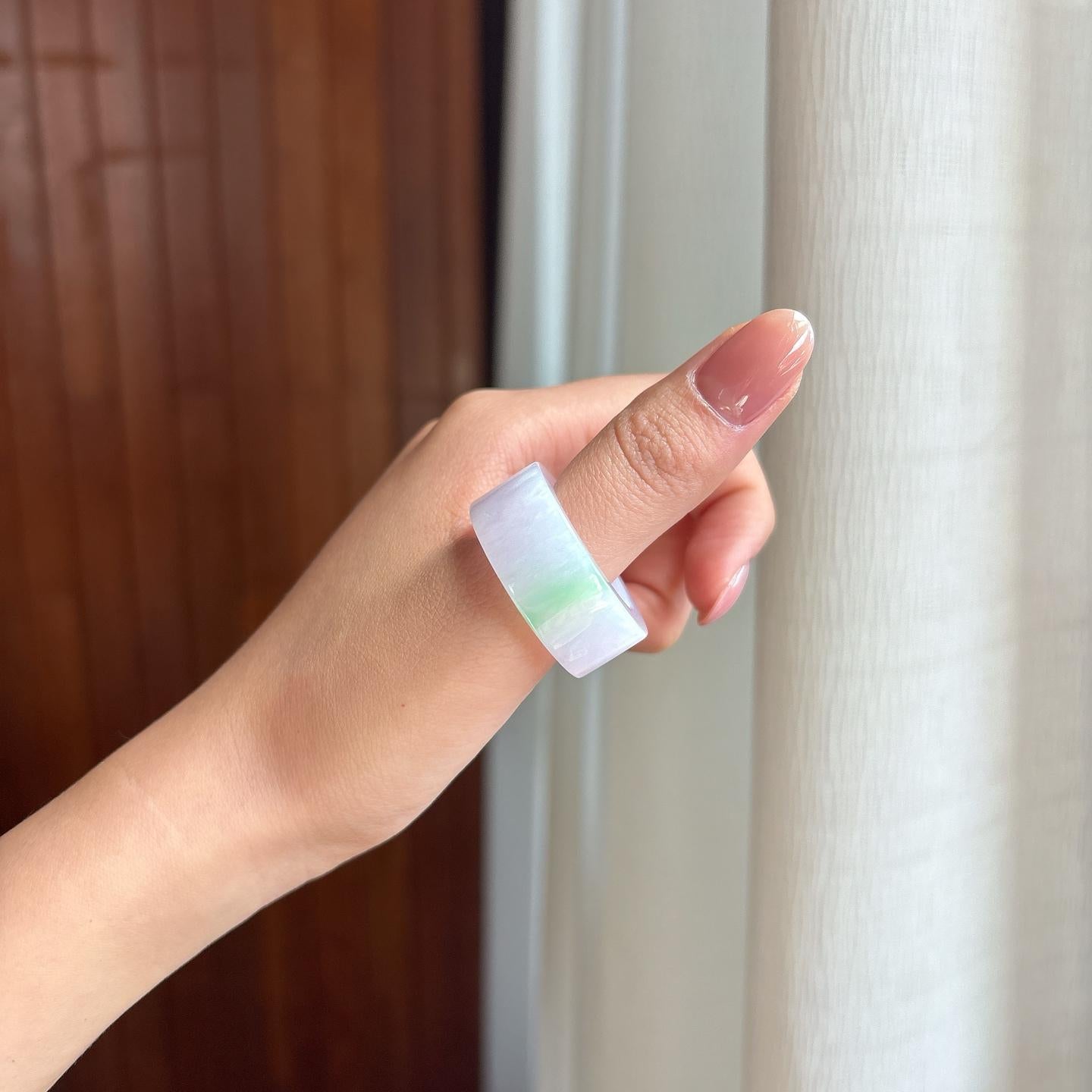 糯冰春带彩翡翠扳指（yc323223）