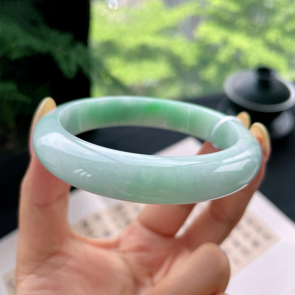 大圈口 细糯种飘绿正圈平安镯60.1圈 天然缅甸A货翡翠（yc473053）