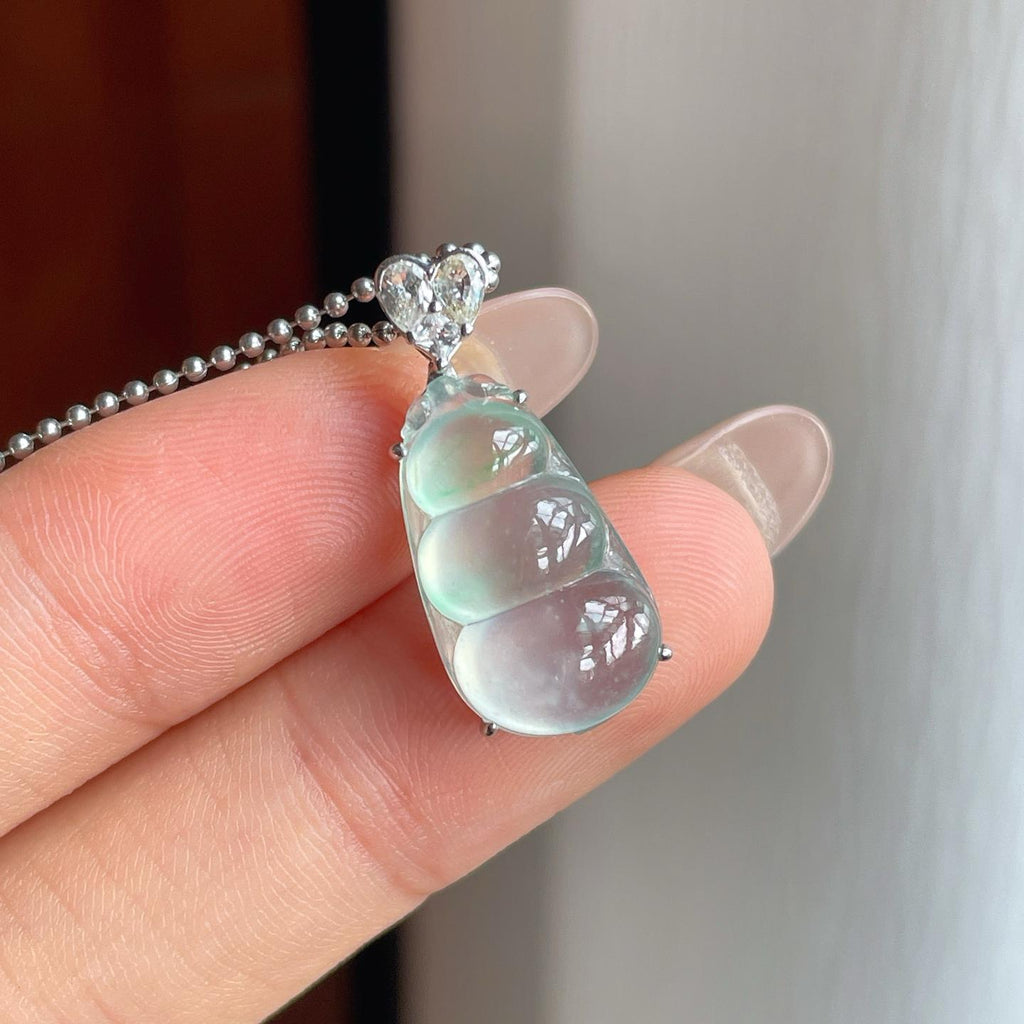 18k金镶冰种飘绿花翡翠豆子（yc244873）