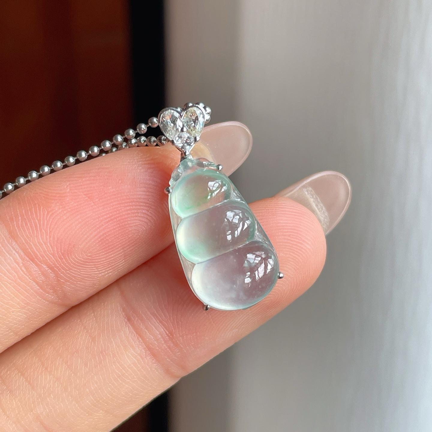 18k金镶冰种飘绿花翡翠豆子（yc244873）