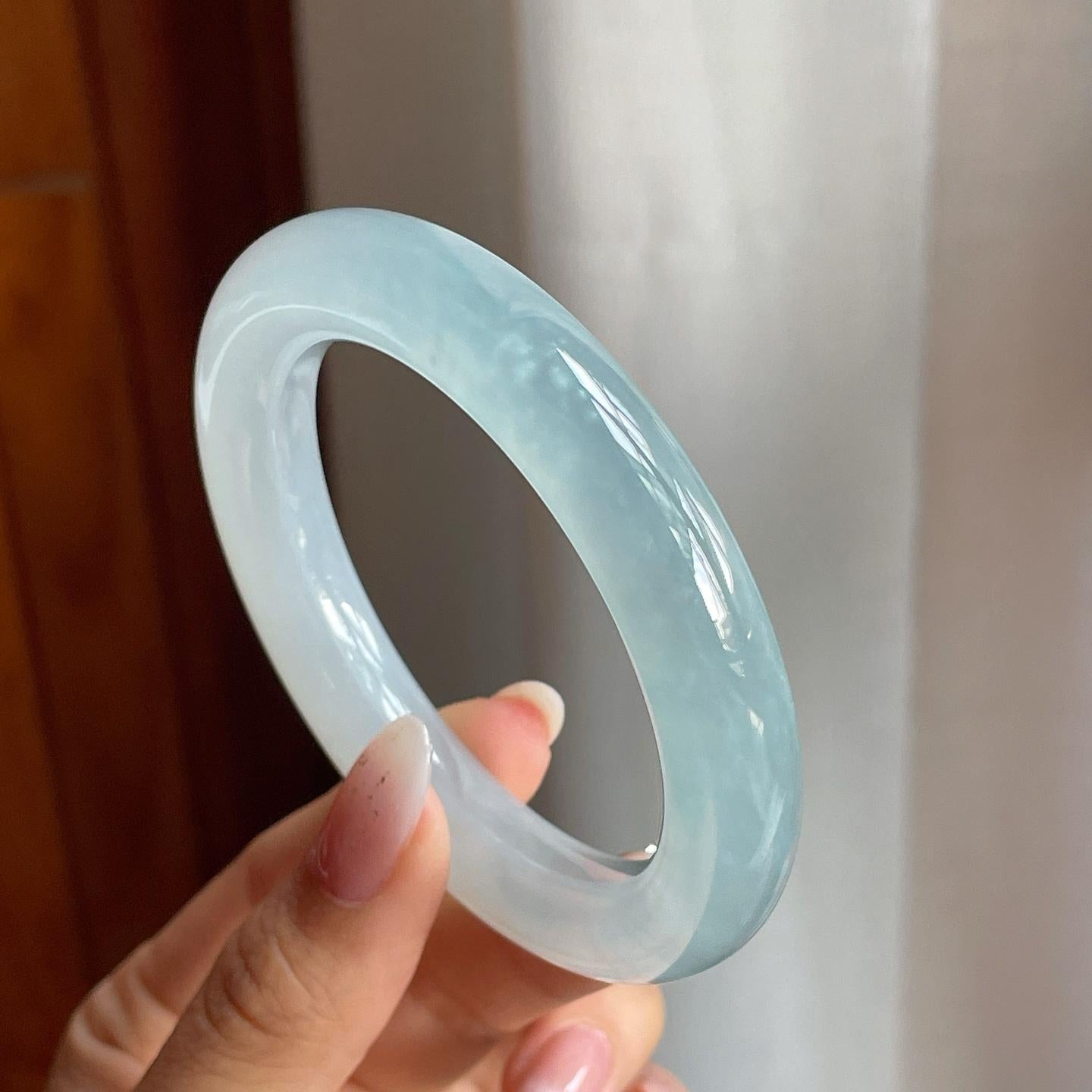 高冰种带底色翡翠圆条手镯（53mm）（yc204365）