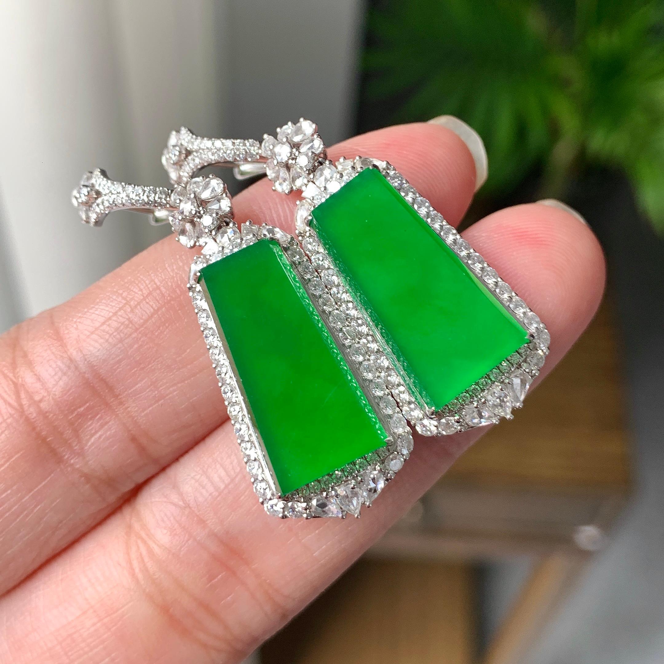 18K金钻镶糯冰种满绿无事牌耳坠（yc255598）