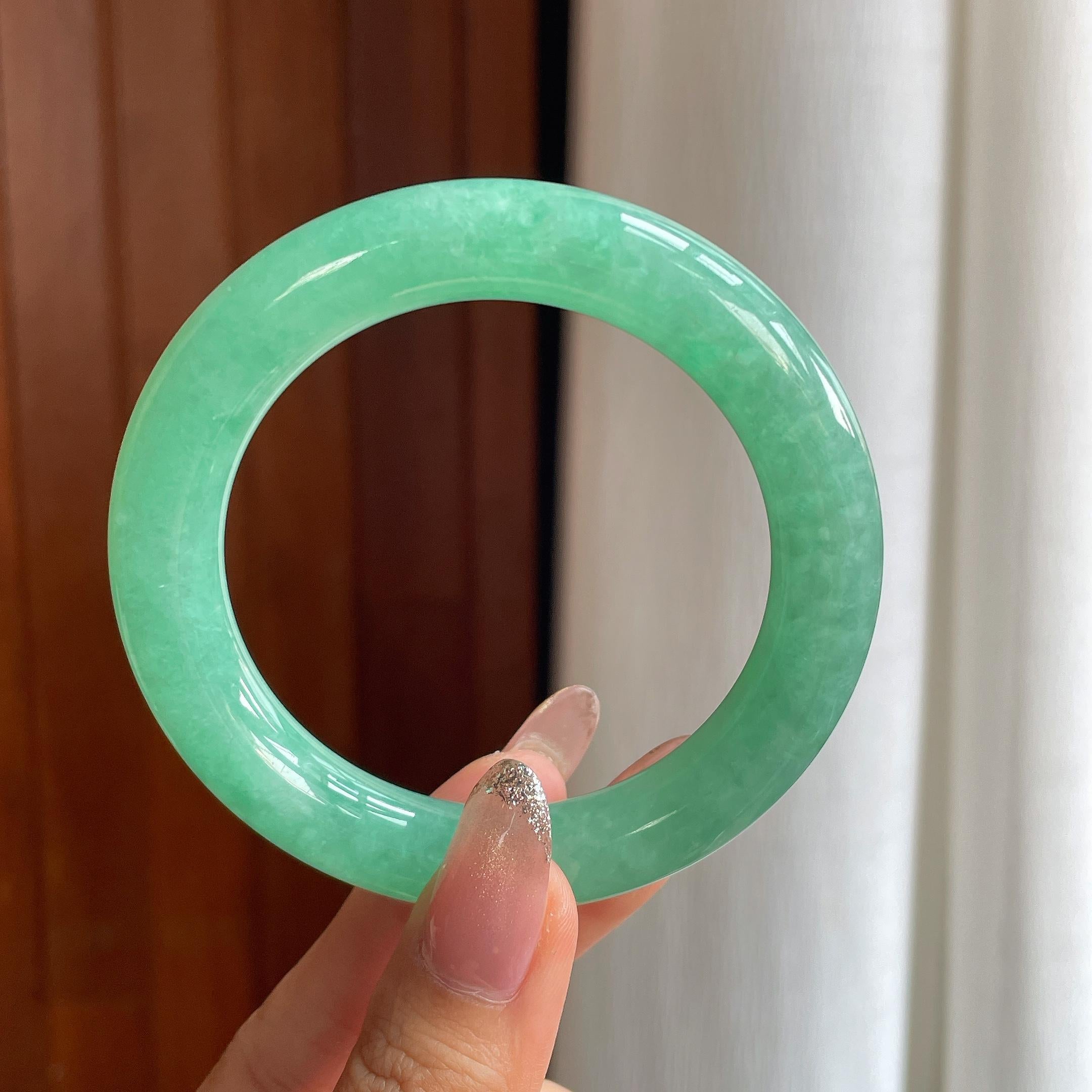 冰种果绿翡翠圆条手镯（55.5mm）（yc354245）