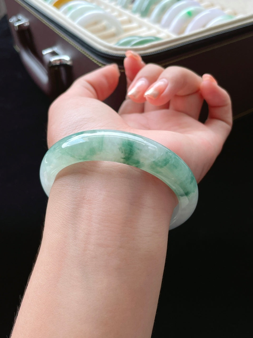 冰种飘绿花正圈翡翠手镯（58.1mm）（yc016639）