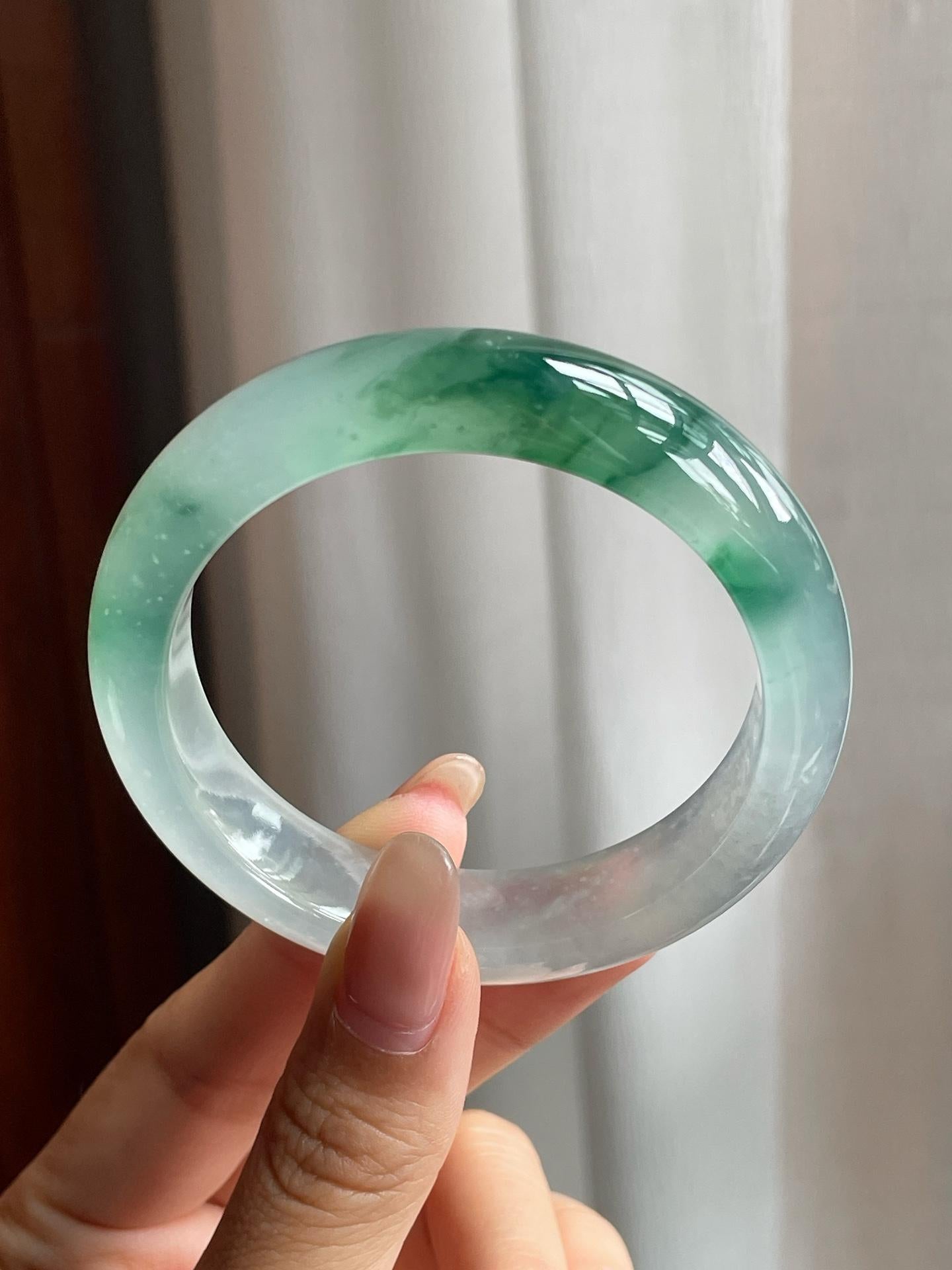 冰玻种飘绿花翡翠平安镯（53mm）（yc196022）