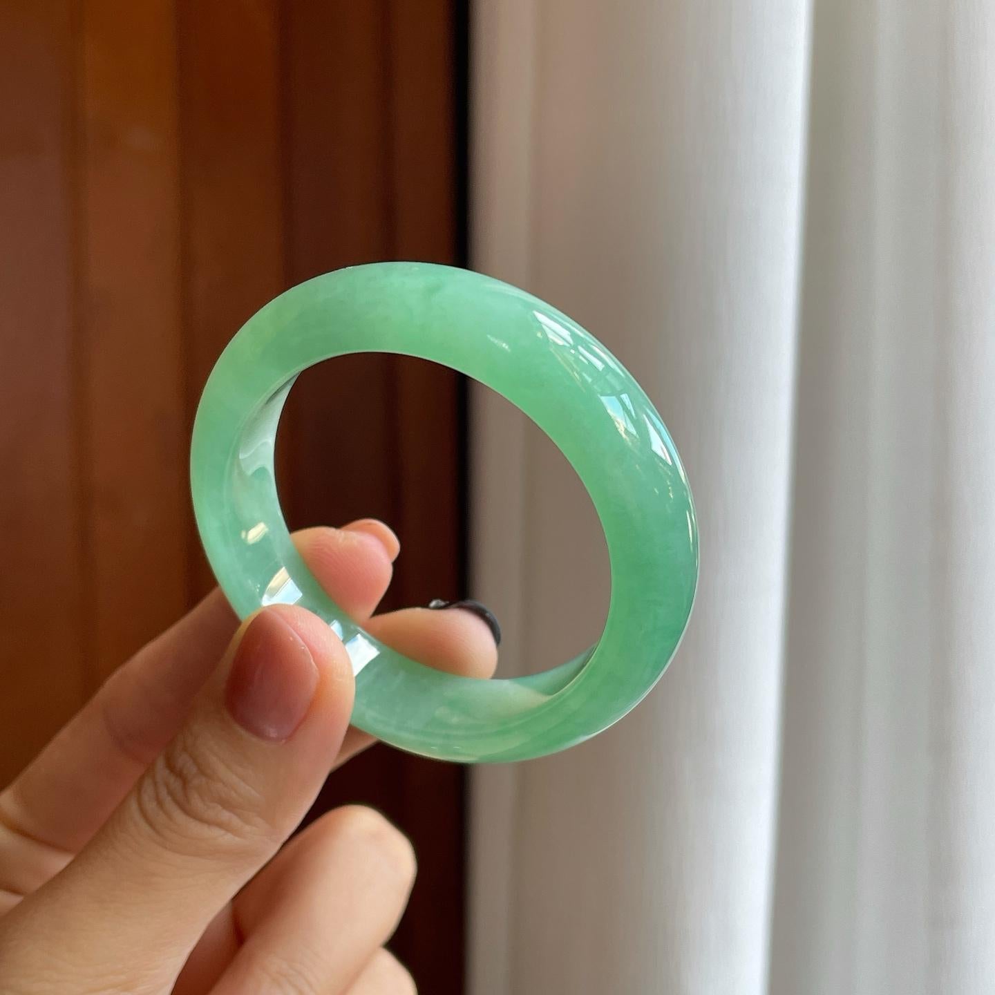 冰种果绿底翡翠贵妃镯（53mm）（yc276469）