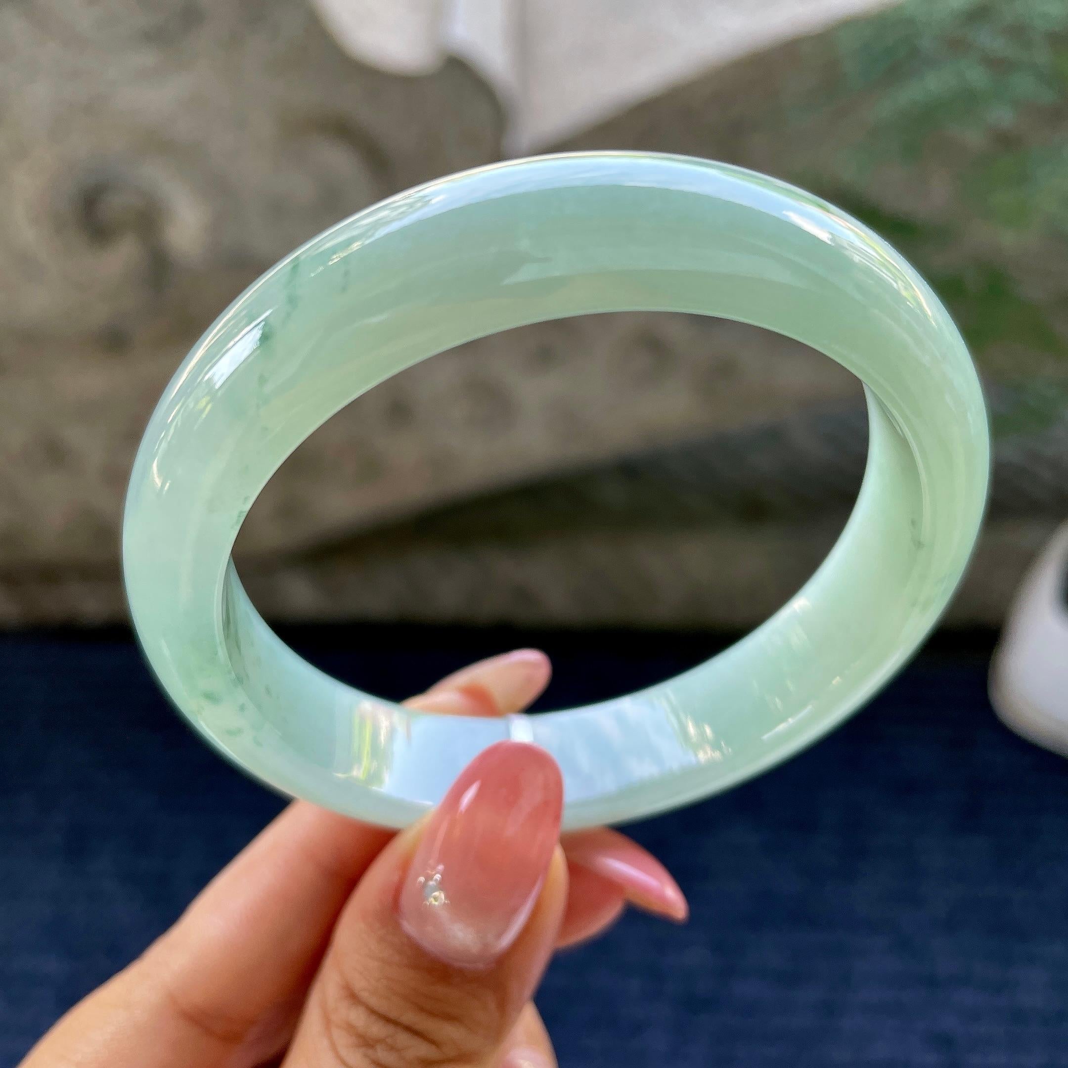 大圈口        细糯种晴底飘花正圈平安镯58.6圈          天然缅甸A货翡翠（yc433762）