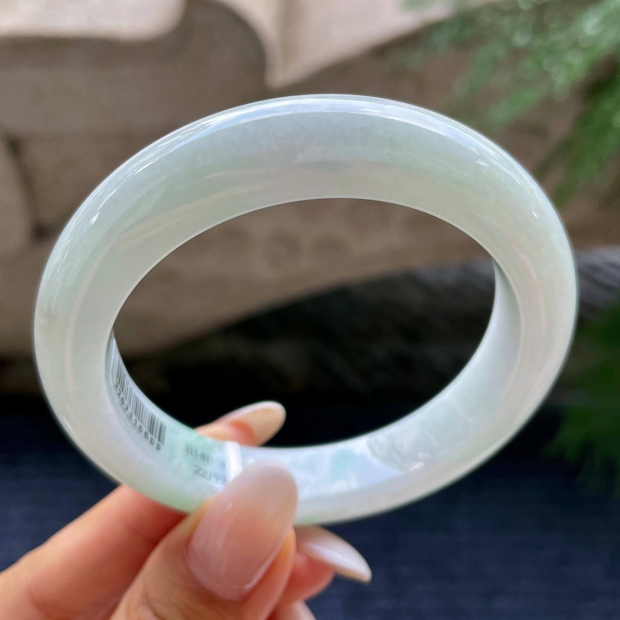 细糯种飘绿花正圈平安镯56.6圈          天然缅甸A货翡翠（yc416447）