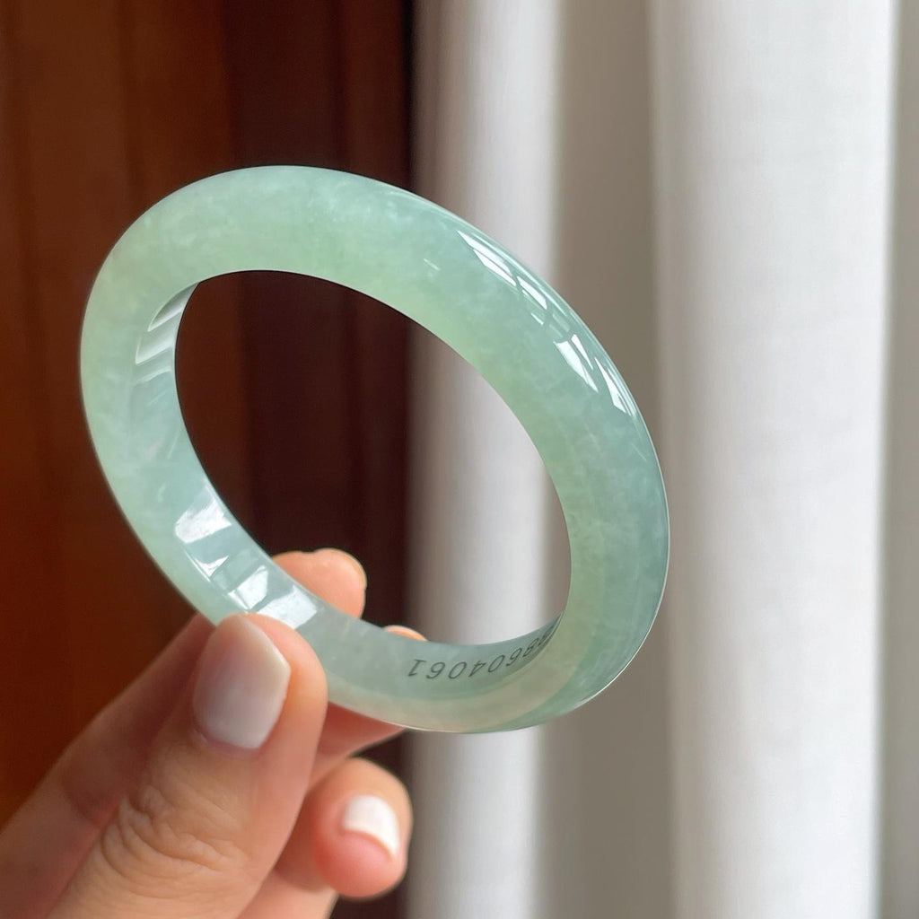 糯冰晴底翡翠平安镯（52mm）（yc249161）