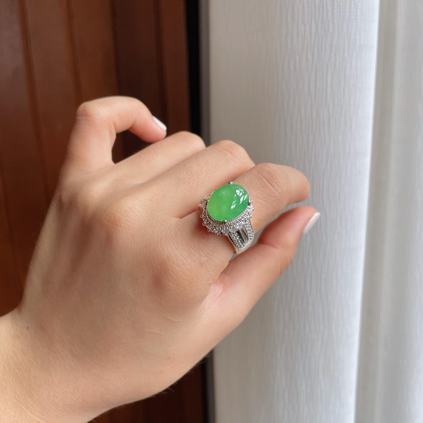 铜托冰种翡翠果绿蛋面（yc253143）