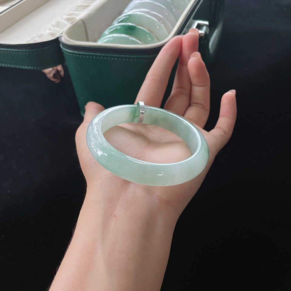 糯冰飘花正圈翡翠手镯（57.8mm）（yc019479）