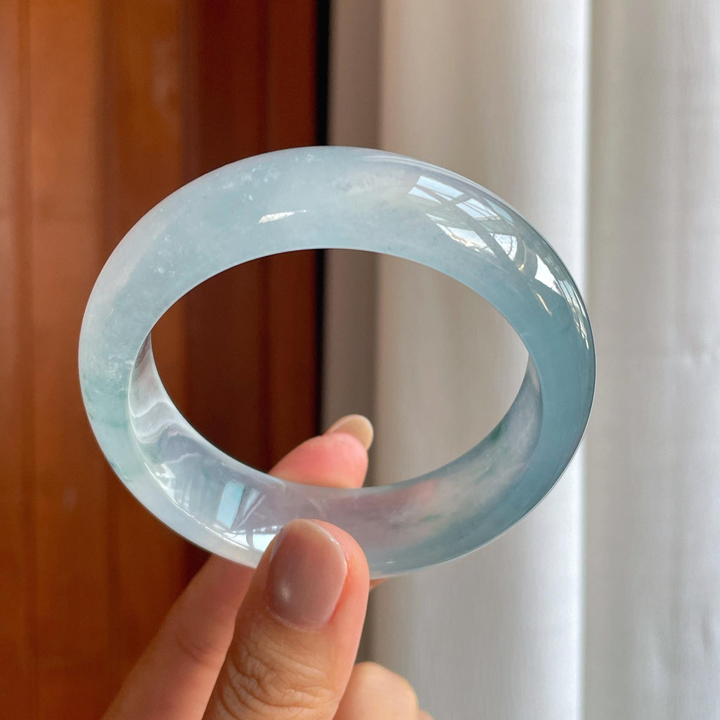 冰玻种飘蓝花宽版翡翠手镯（57.5mm）（yc402747）