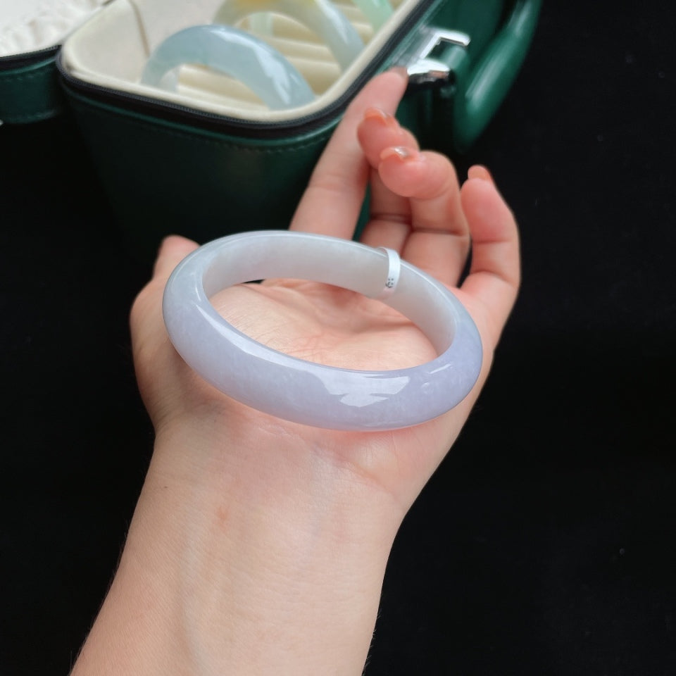 糯冰春底翡翠手镯（57mm）（yc017021）