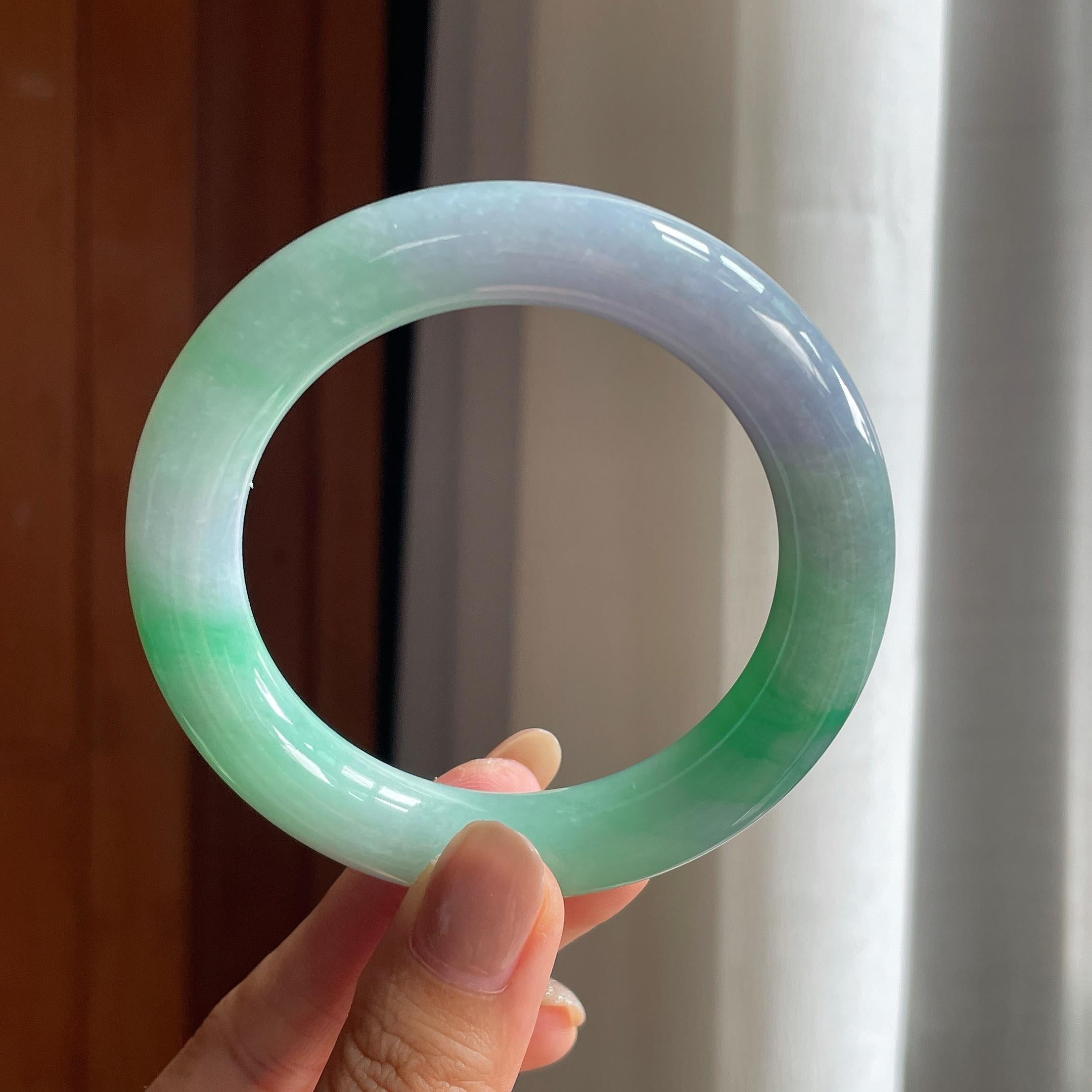 糯冰春底带色翡翠圆条手镯(57.2mm)（yc423141）