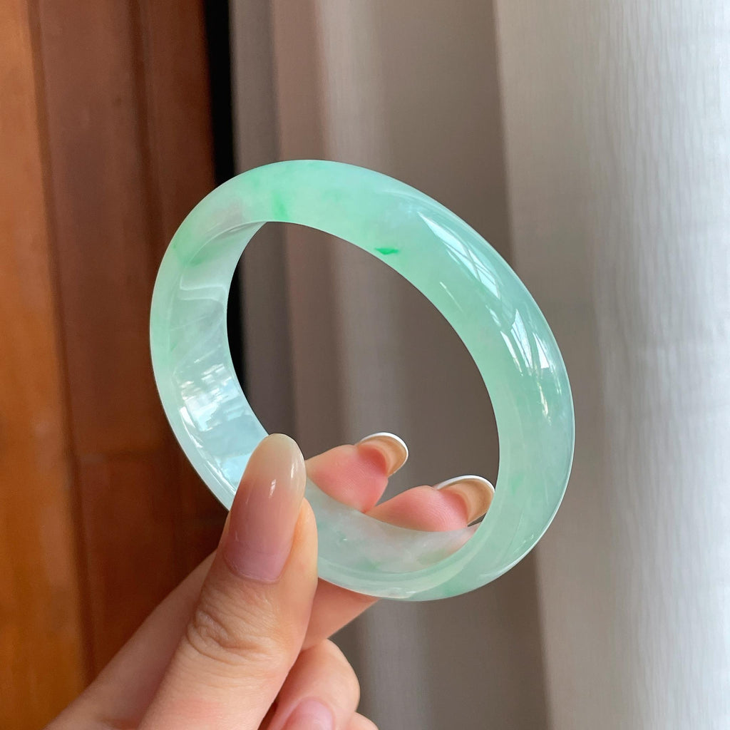糯冰晴底洒金宽版翡翠贵妃镯（58.8mm)（yc419558）