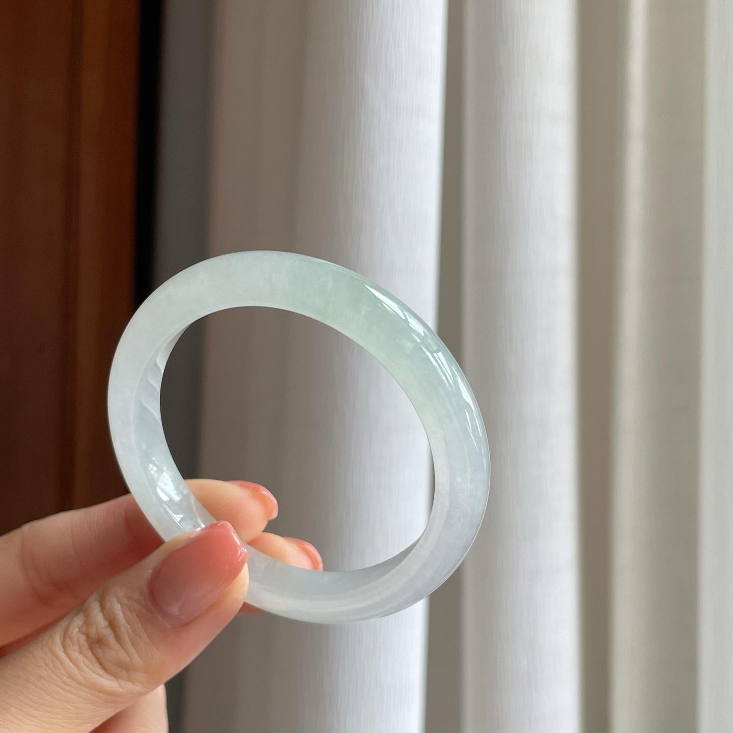 糯冰带晴底翡翠贵妃镯（51mm）（yc310312）