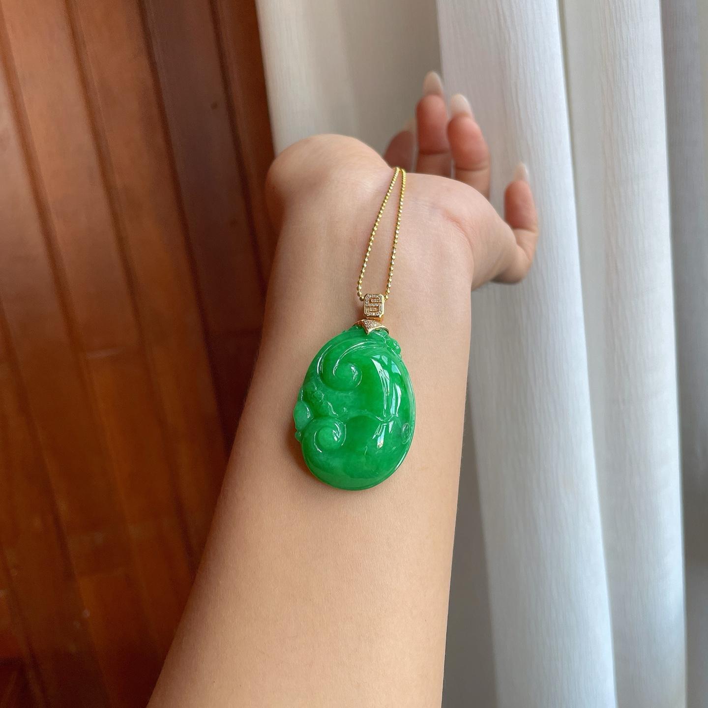 18k金扣糯冰满绿翡翠如意（yc261413）