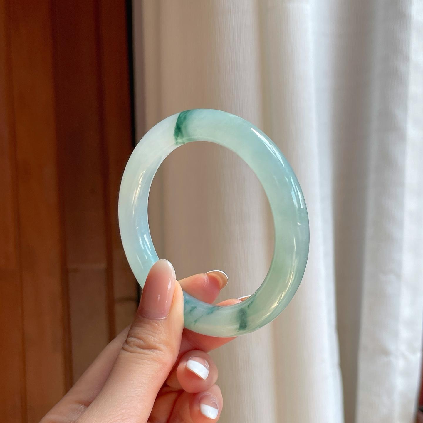 冰种飘花翡翠圆条手镯（54.7mm)（yc381351）