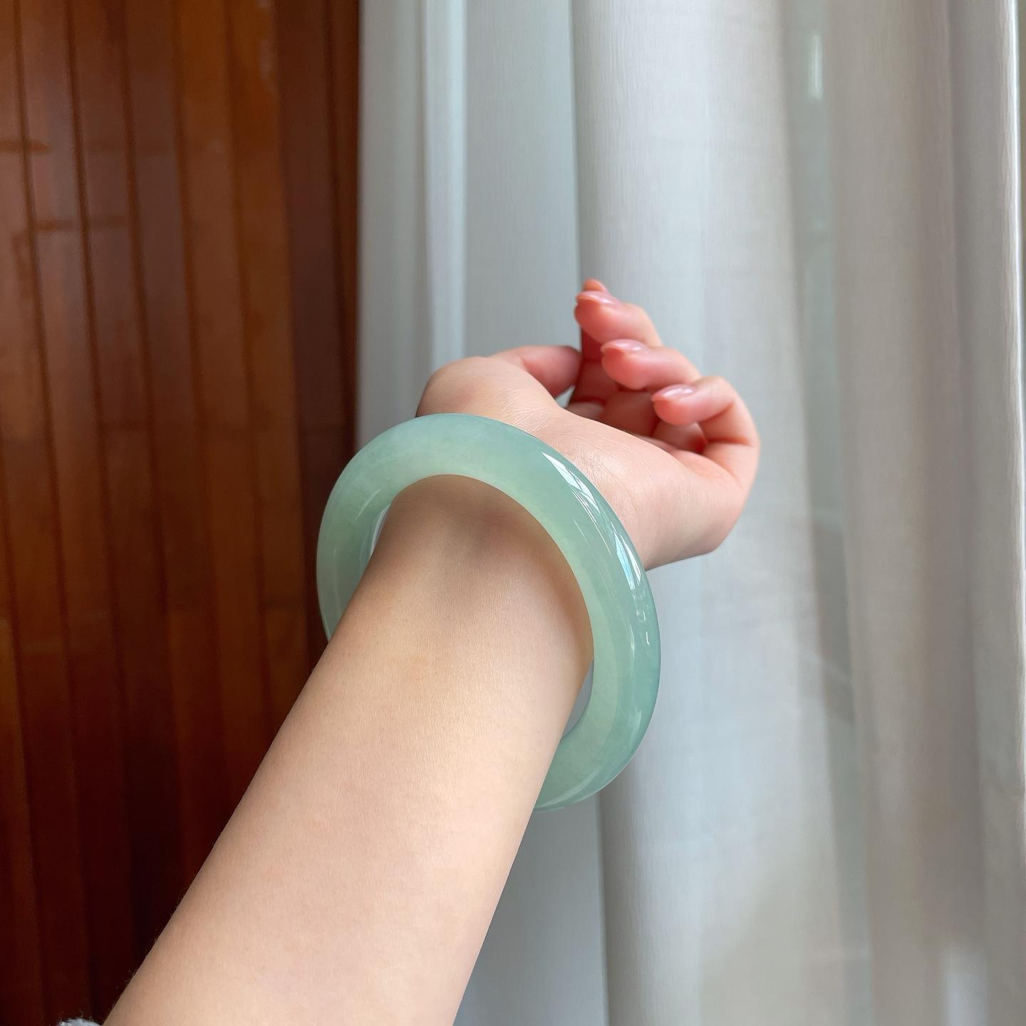 冰种晴底翡翠圆条手镯（58mm)（yc342189）