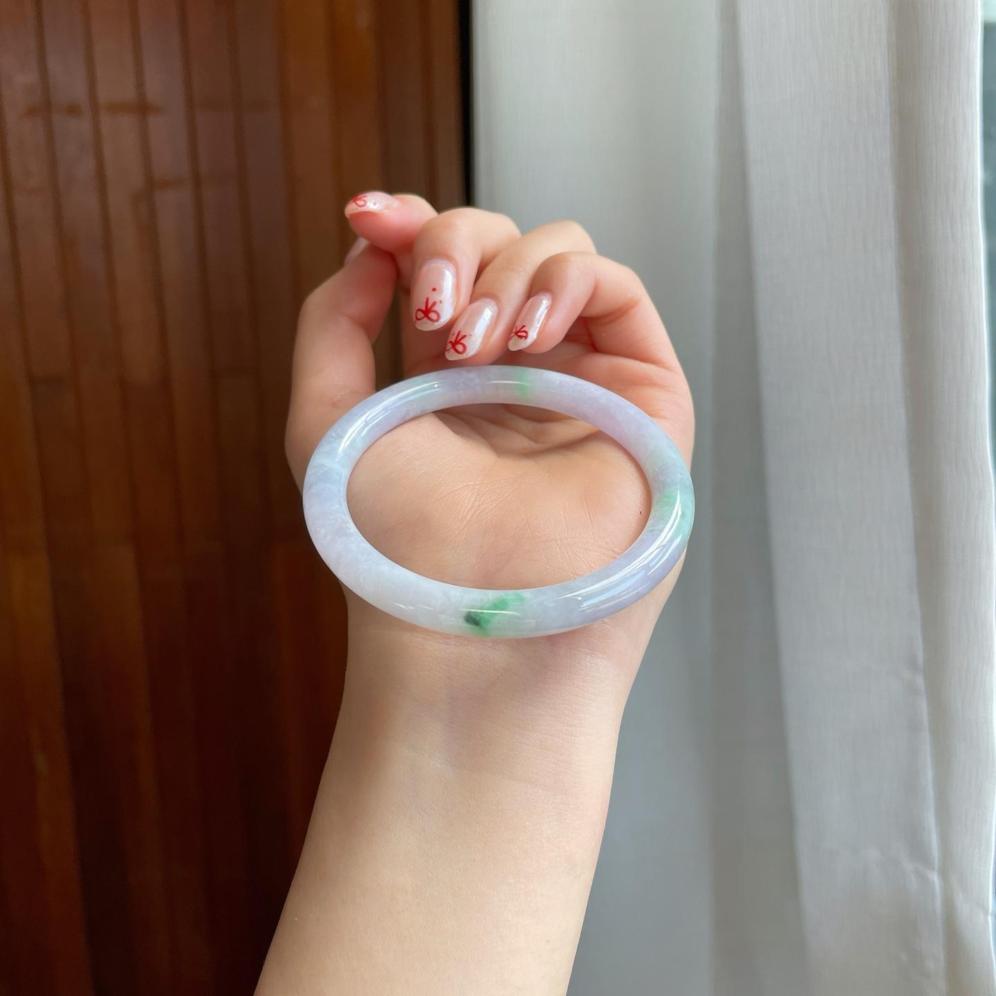 糯冰种春彩翡翠圆条手镯（53mm）（yc318590）