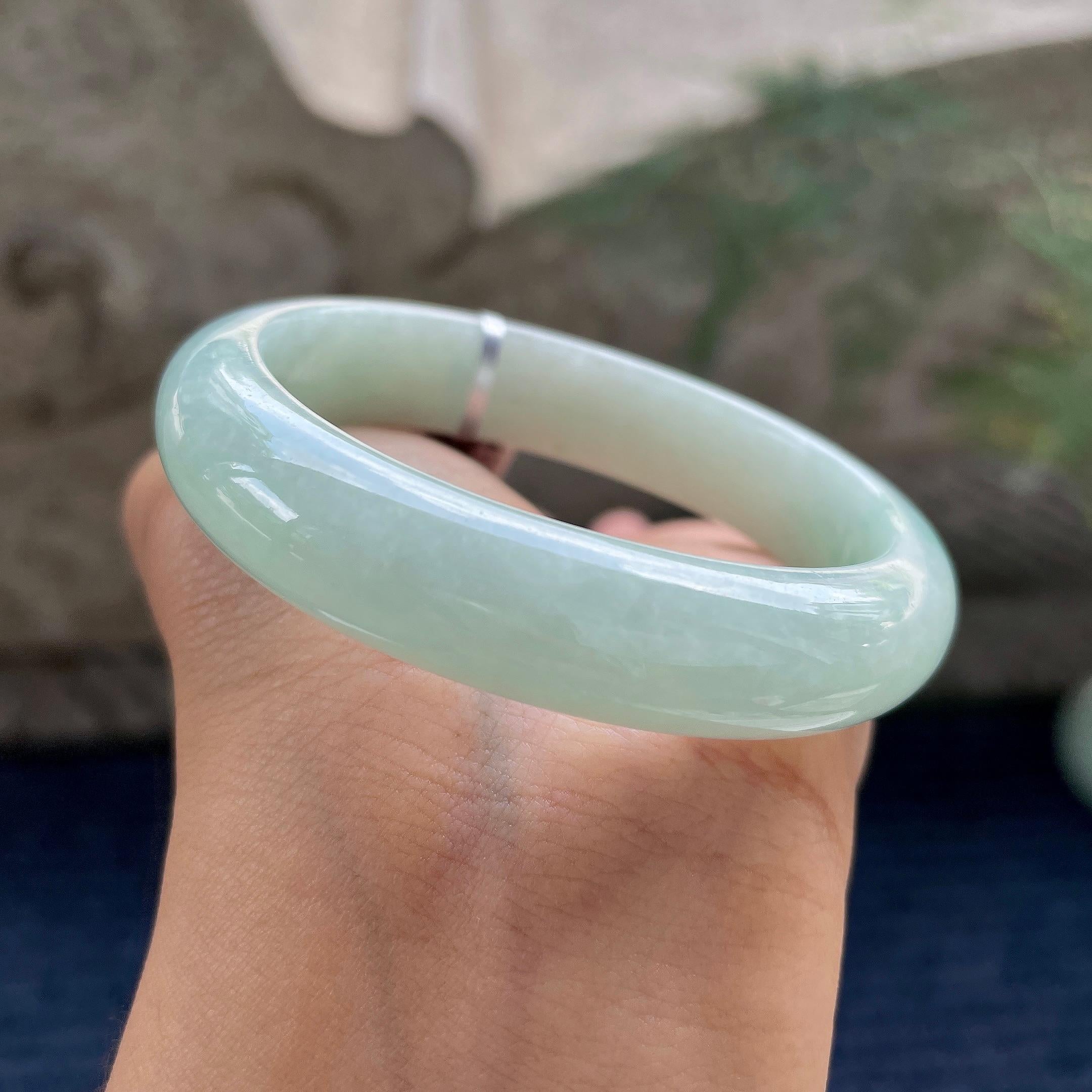 细糯种晴底贵妃手镯55.1圈        天然缅甸A货翡翠（yc424770）