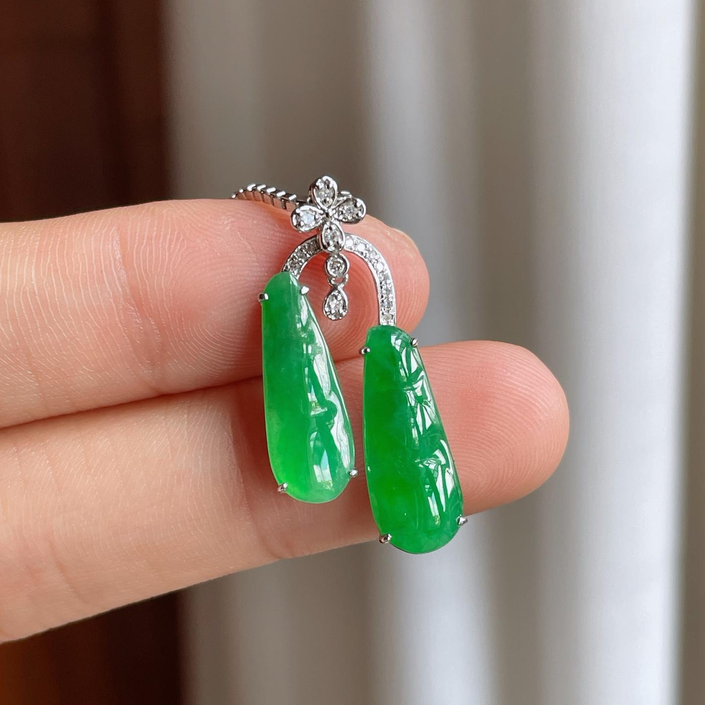 18k金镶糯冰满绿翡翠豆子（yc247184）