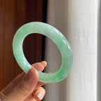 糯冰飘翠色翡翠圆条手镯(53mm)（yc423152）