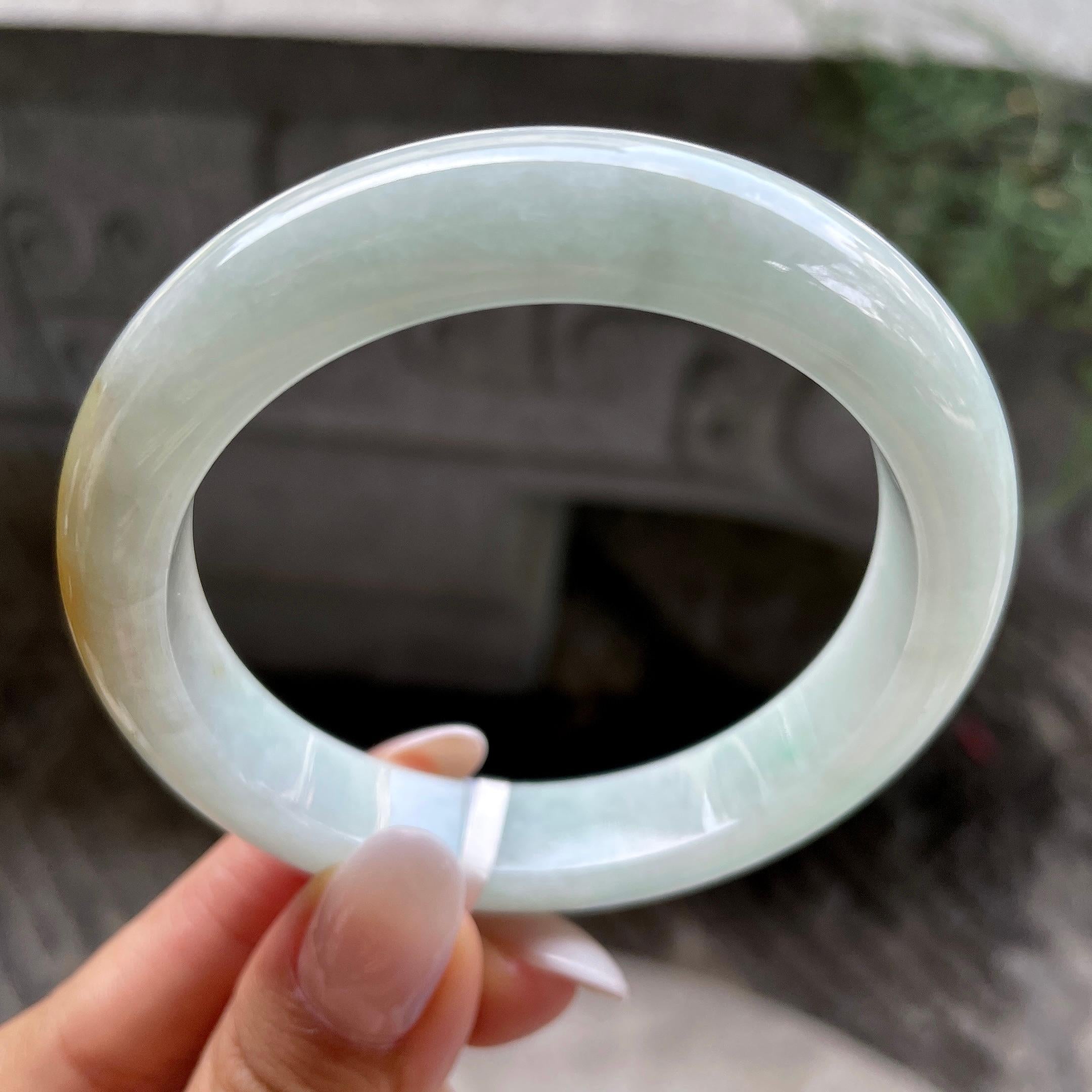 细糯种淡晴底飘黄翡正圈平安镯  57.2圈   天然缅甸A货翡翠（yc407873）