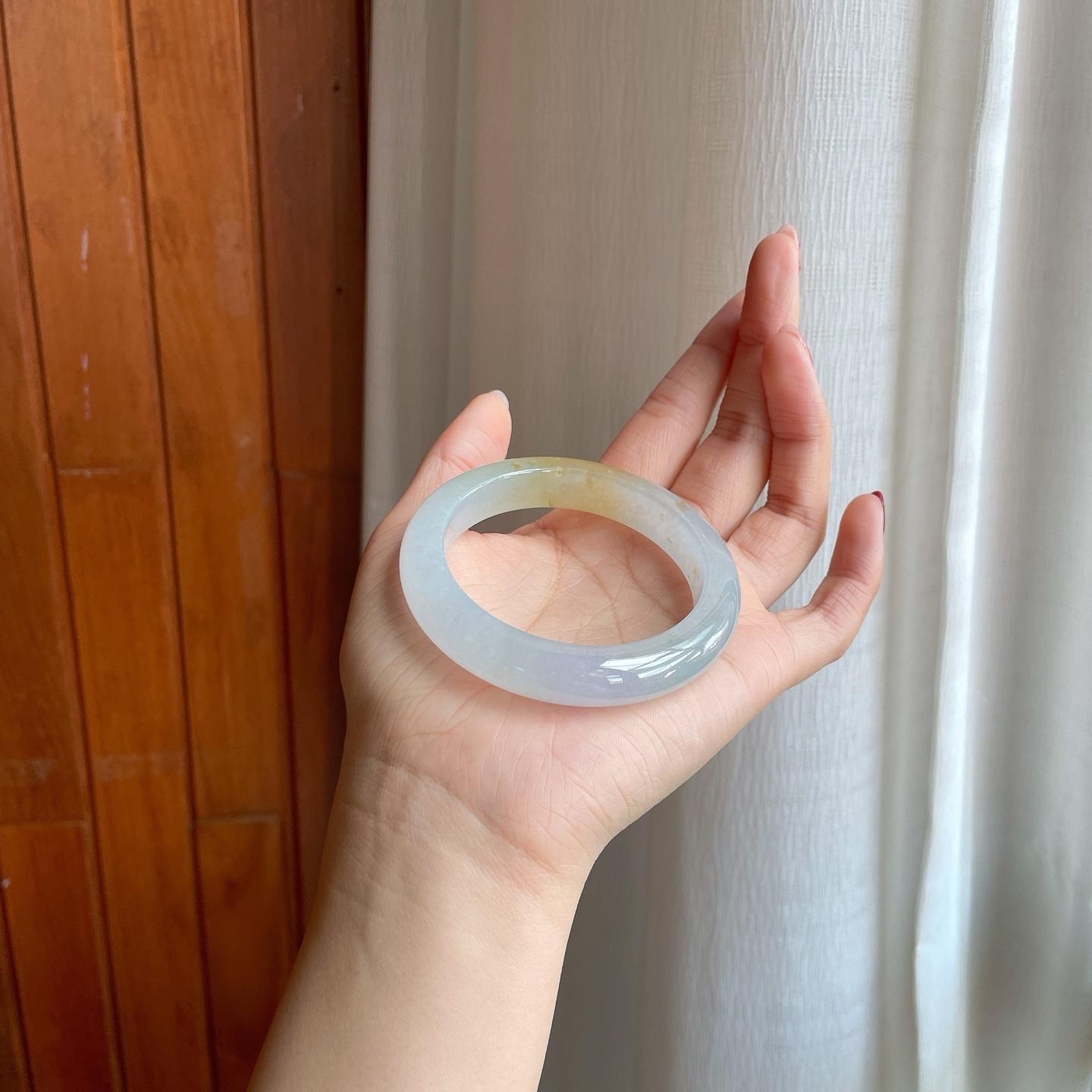 冰种飘黄翡翡翠平安镯（54.3mm）（yc303072）
