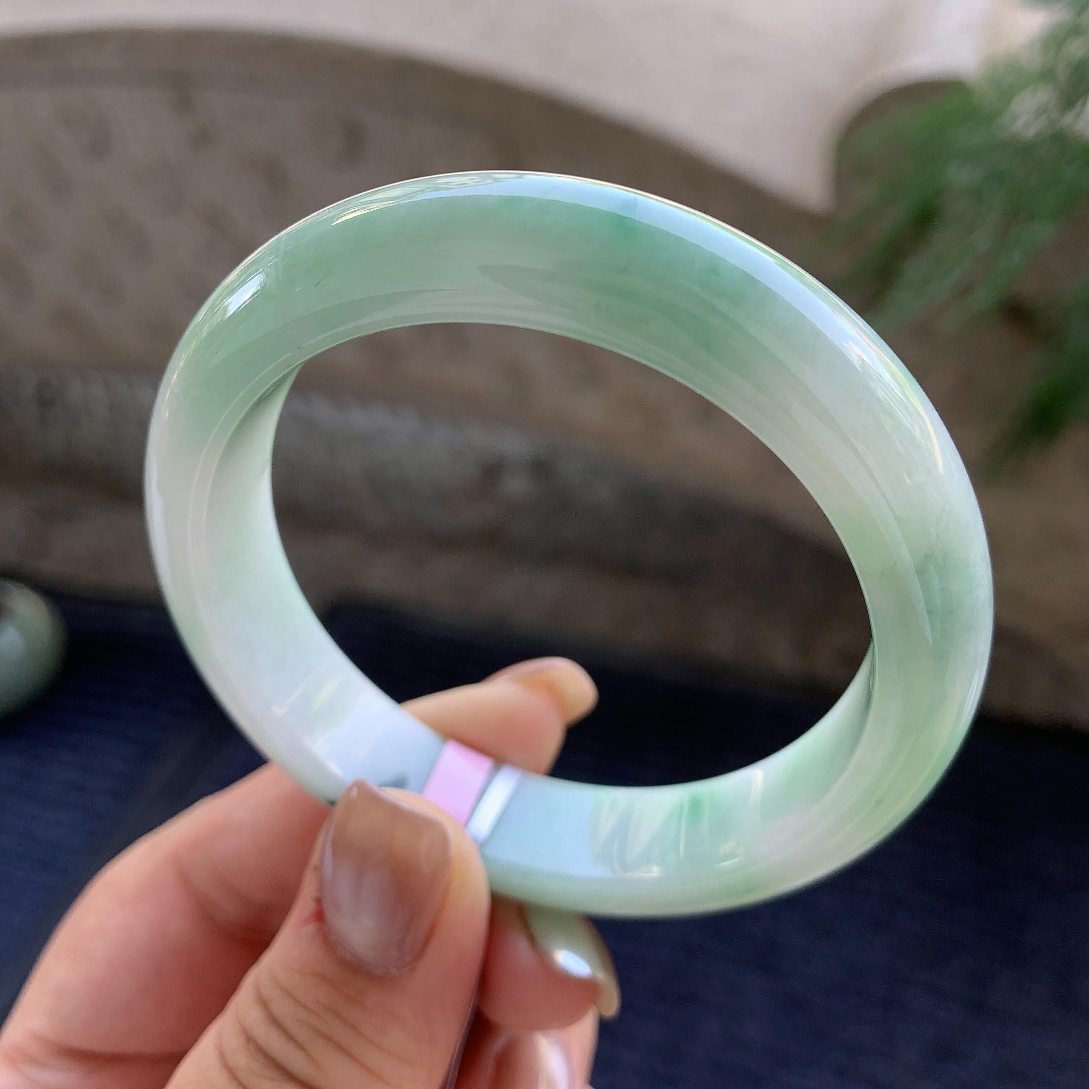 细糯种飘绿花正圈平安镯  55.8圈口  天然缅甸A货翡翠（yc425974）