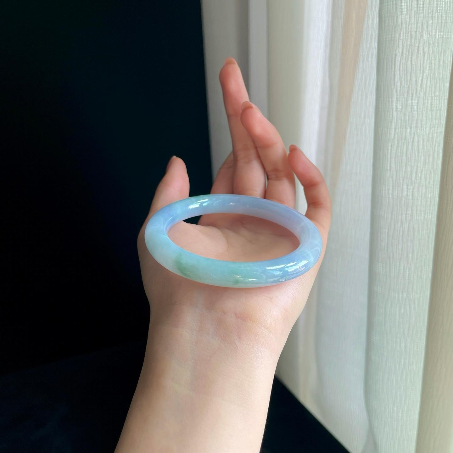 糯冰淡春底翡翠圆条手镯（54.8mm)（yc329491）