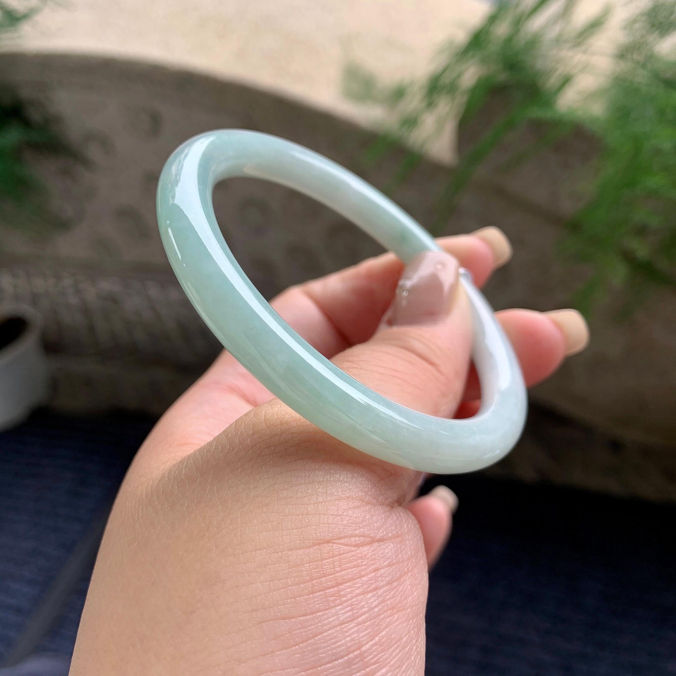 细糯种淡晴底圆条手镯 57圈口 天然缅甸A货翡翠（yc460742）