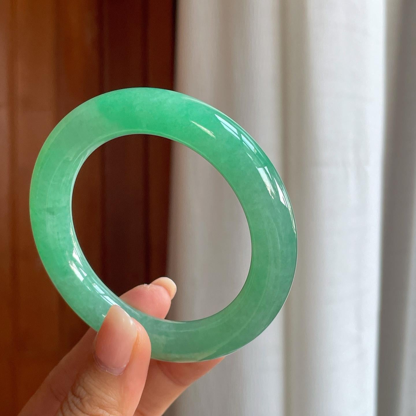 冰种果绿翡翠圆条手镯（55.3mm）（yc408427）